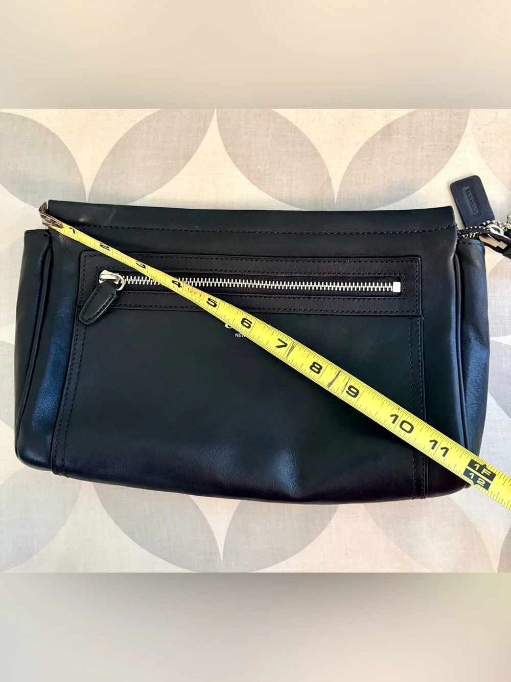 Vintage Coach Leather Large Wristlet / Clutch – Classic, Chic & Versatile (EUC)